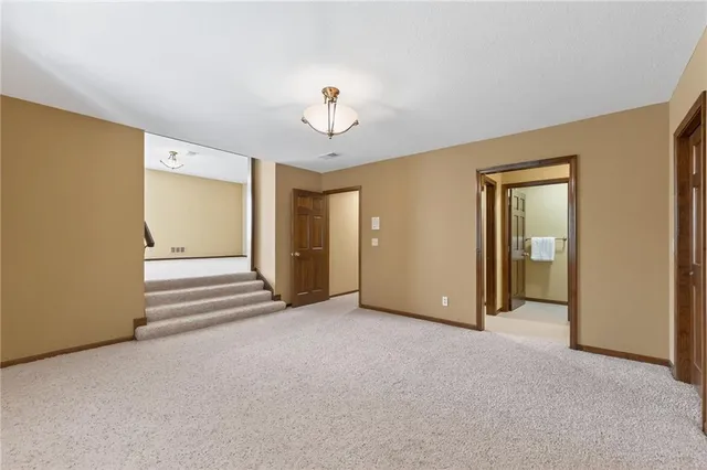 $1,125,000 | 317 Camelot Drive, Liberty, MO 64068