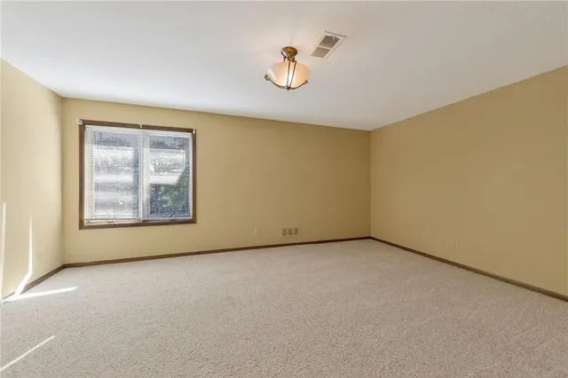 $1,125,000 | 317 Camelot Drive, Liberty, MO 64068