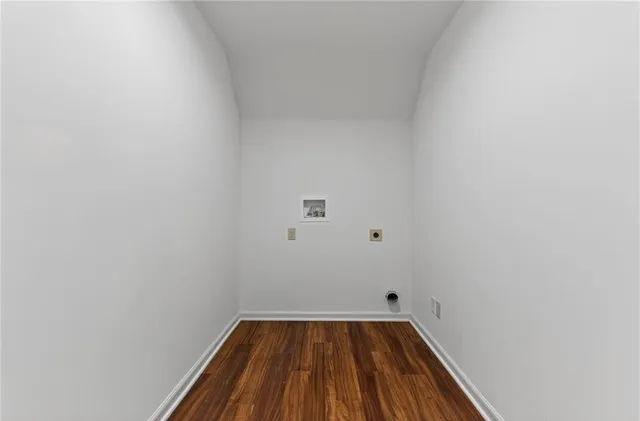 $1,125,000 | 317 Camelot Drive, Liberty, MO 64068