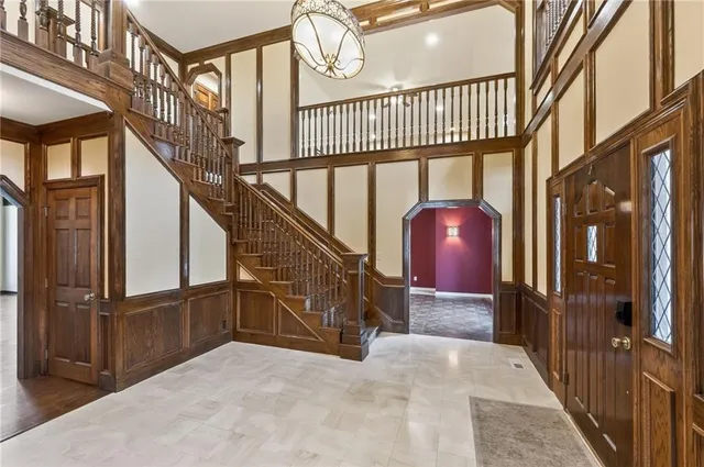 $1,125,000 | 317 Camelot Drive, Liberty, MO 64068