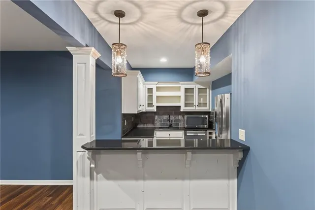 $1,125,000 | 317 Camelot Drive, Liberty, MO 64068