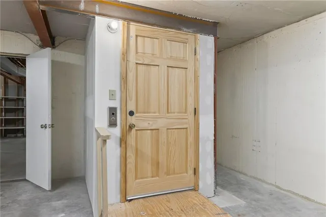 $1,125,000 | 317 Camelot Drive, Liberty, MO 64068