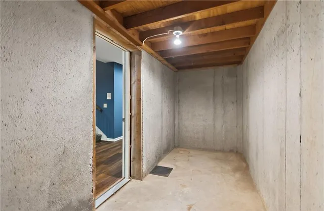 $1,125,000 | 317 Camelot Drive, Liberty, MO 64068