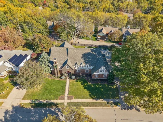 $1,125,000 | 317 Camelot Drive, Liberty, MO 64068