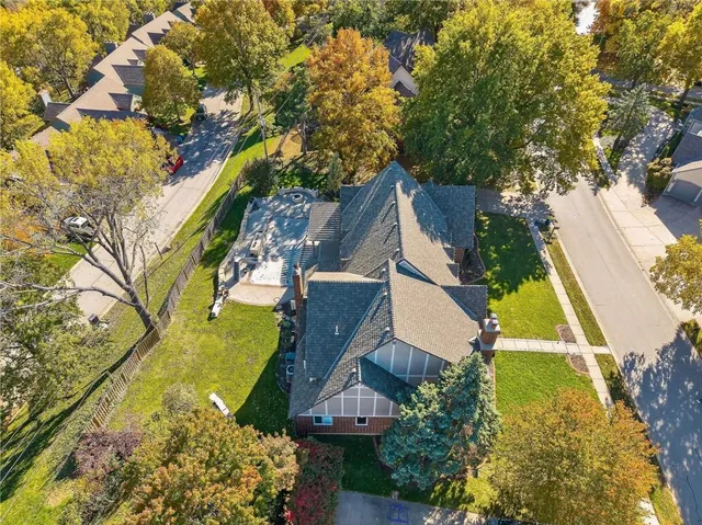 $1,125,000 | 317 Camelot Drive, Liberty, MO 64068