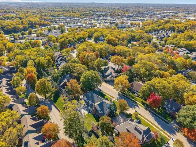 $1,125,000 | 317 Camelot Drive, Liberty, MO 64068