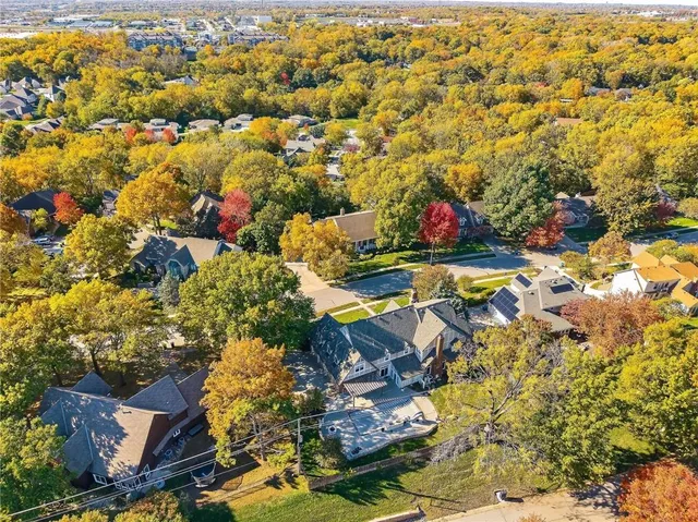 $1,125,000 | 317 Camelot Drive, Liberty, MO 64068