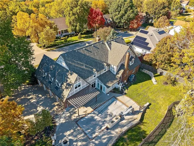 $1,125,000 | 317 Camelot Drive, Liberty, MO 64068