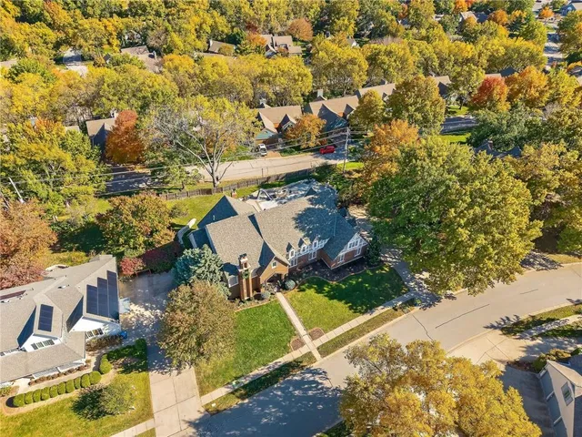 $1,125,000 | 317 Camelot Drive, Liberty, MO 64068