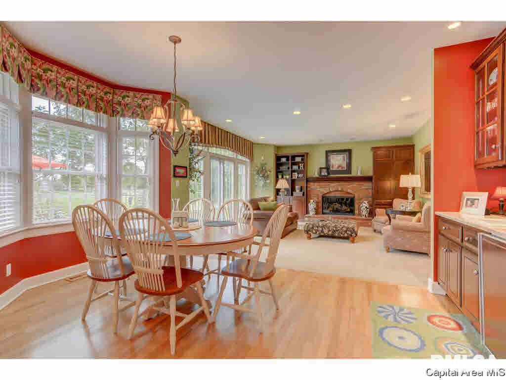 5009 Foxfire Court Springfield, IL 62711 - Photo 8 of 36