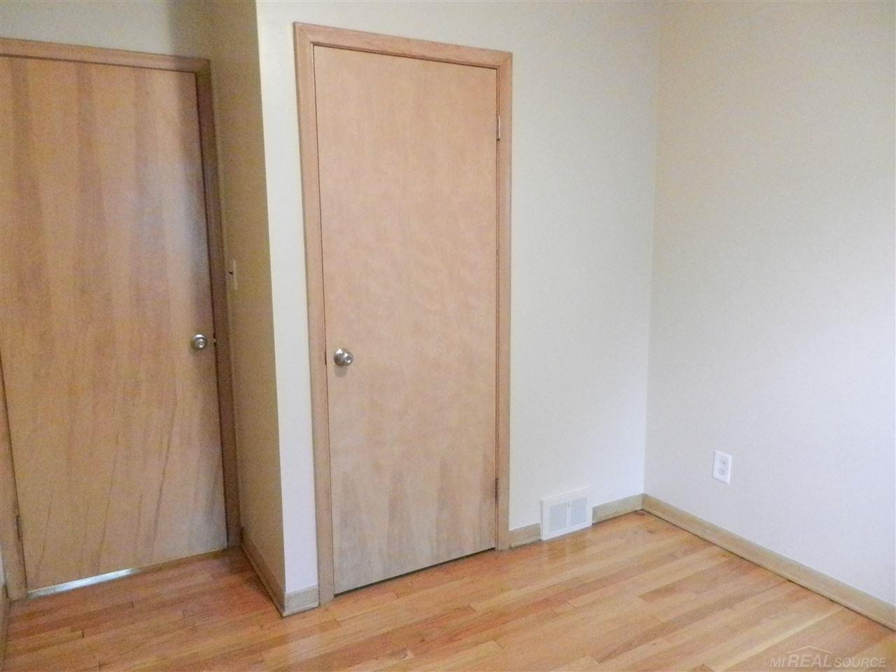 23837 Rausch Avenue Eastpointe, MI 48021 - Photo 29 of 47 31326267-28.JPG