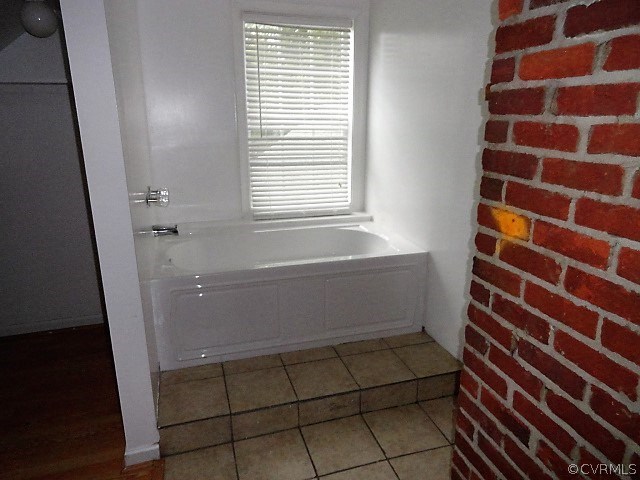 2100 Springdale Road Richmond, VA 23222 - Photo 21 of 28 a bathroom with a bathtub