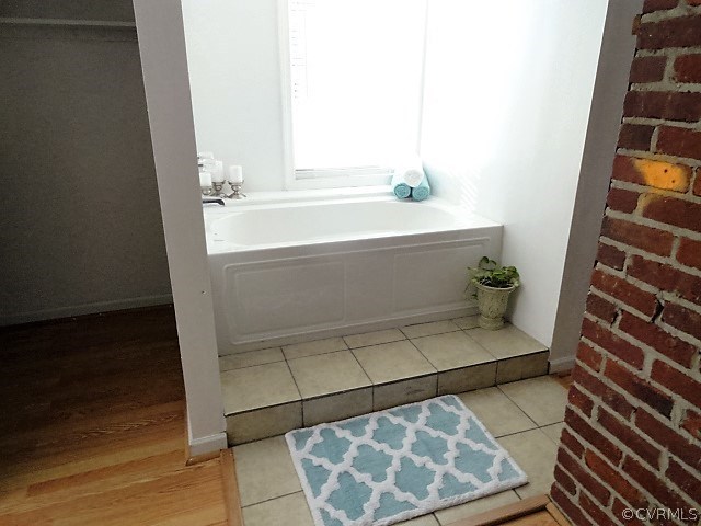 2100 Springdale Road Richmond, VA 23222 - Photo 28 of 28 a bathroom with a bathtub