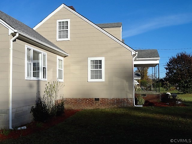 2100 Springdale Road Richmond, VA 23222 - Photo 4 of 28 a front view of a house with a garden