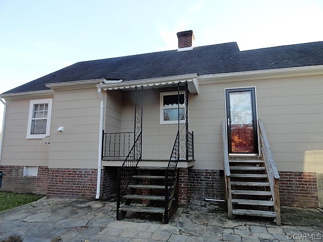 2100 Springdale Road Richmond, VA 23222 - Photo 5 of 28 a front view of a house with stairs