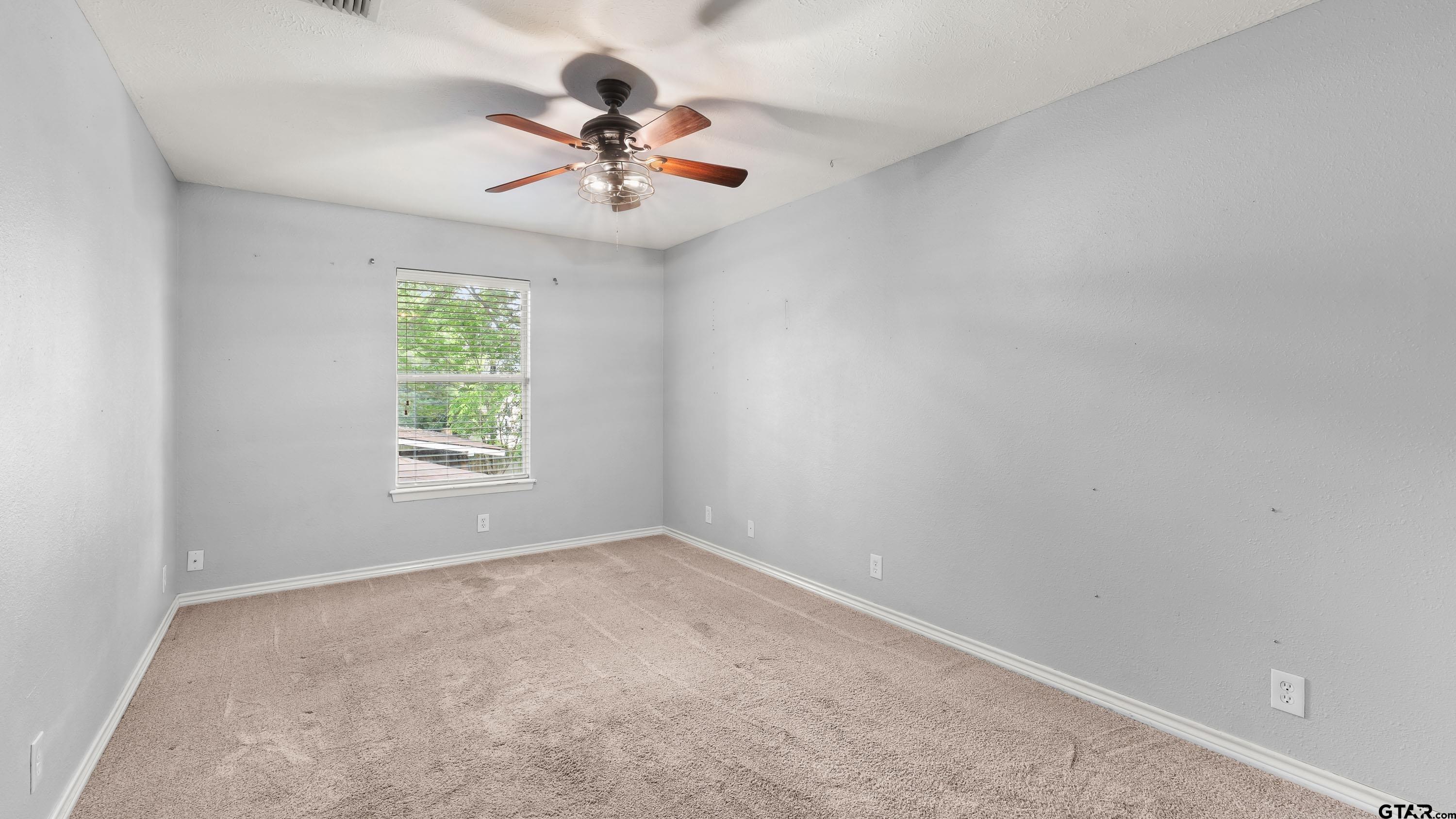 3418 Main Street Texarkana, TX 75503 - Photo 18 of 28 an empty room with a window