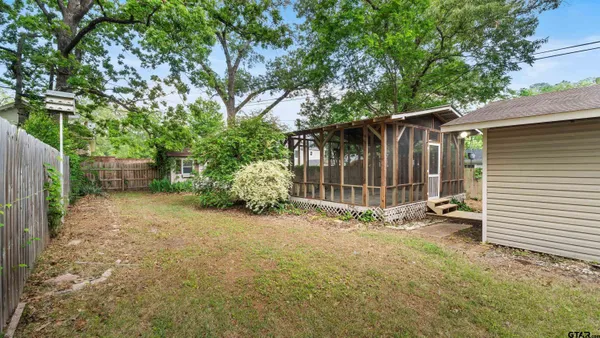 a view of backyard and trees