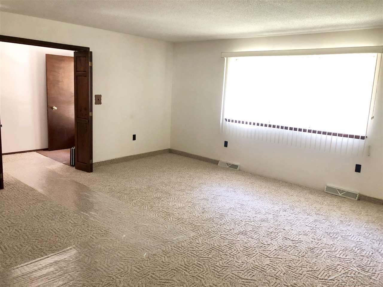 4294 Emerald Road Bridgeport, MI 48722 - Photo 5 of 20 Living Room
