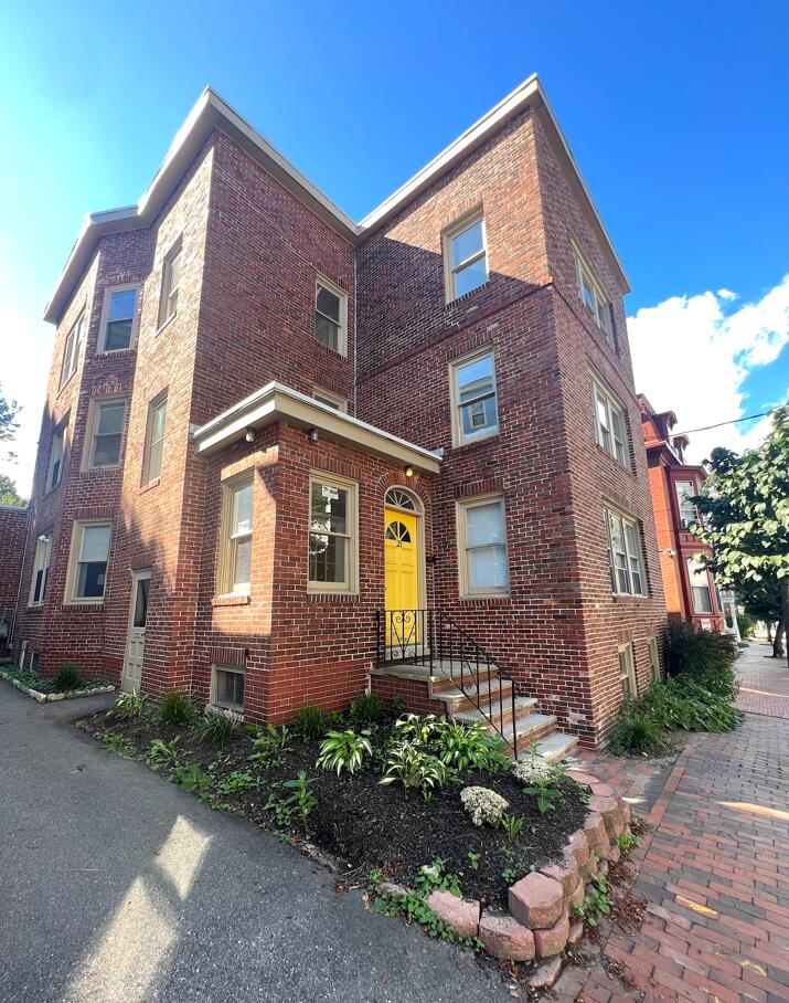 21 Dow Street, Unit 4 Portland, ME 04102 - Photo 1 of 13 Screenshot 2023-10-10 141927