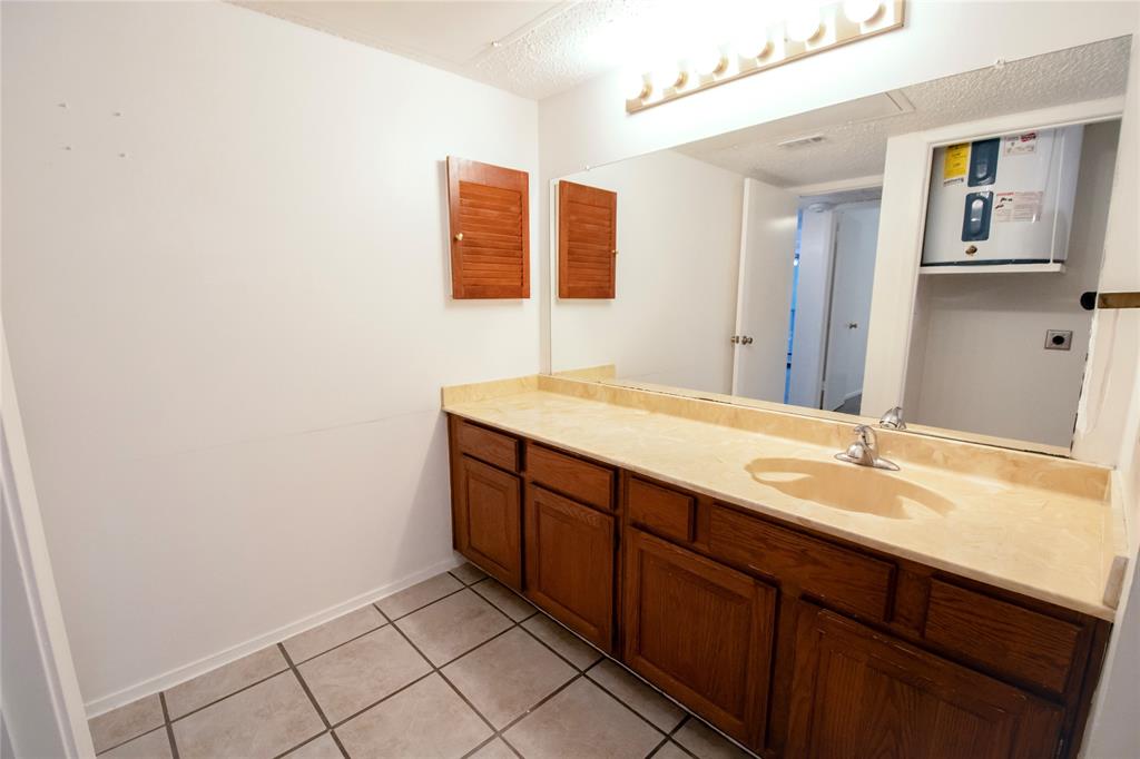 11460 Audelia Road, Unit 272 Dallas, TX 75243 - Photo 13 of 27 a bathroom with a sink and a mirror