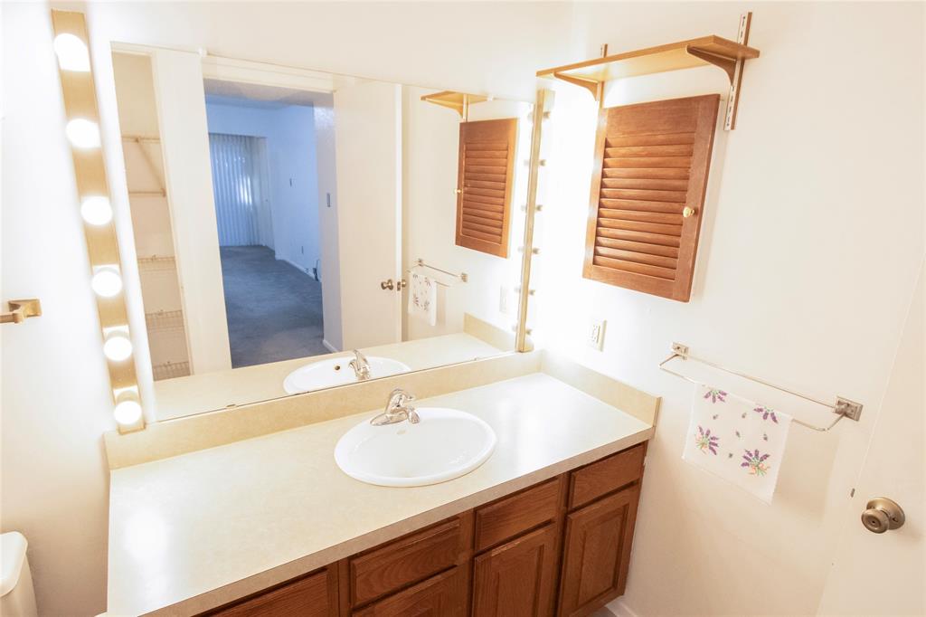 11460 Audelia Road, Unit 272 Dallas, TX 75243 - Photo 16 of 27 a bathroom with a sink and a mirror