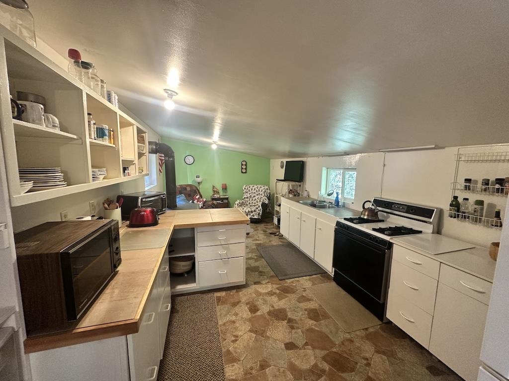 30762 LeClerc Road North Ione, WA 99139 - Photo 3 of 40