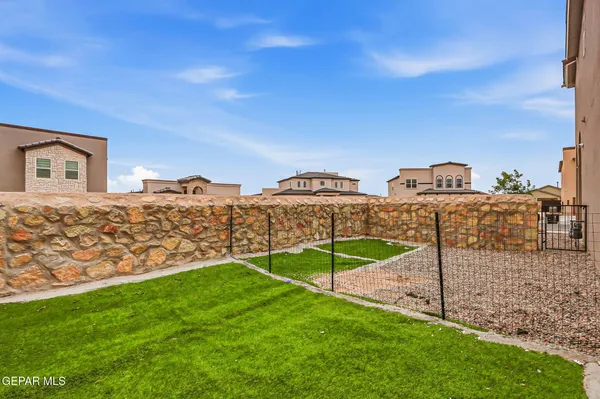 $498,950 | 672 La Entrada Circle, Sunland Park, NM 88063