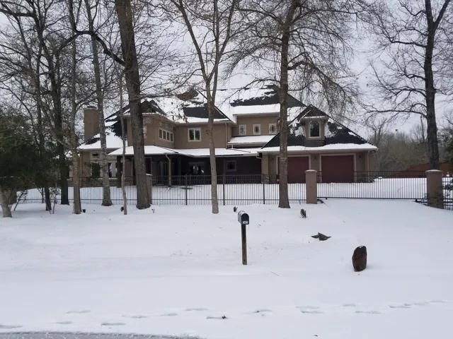 a view of house with a yard