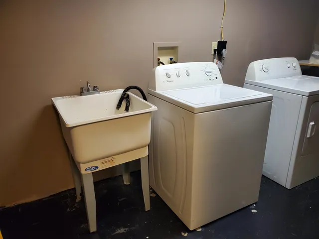 $184,900 | 414 Hilton Avenue, Rockford, IL 61107