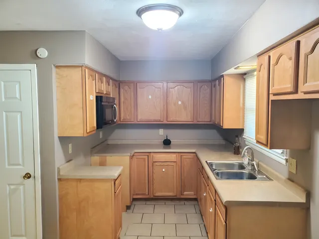 $184,900 | 414 Hilton Avenue, Rockford, IL 61107