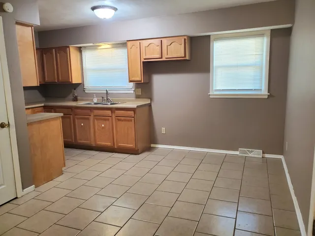 $184,900 | 414 Hilton Avenue, Rockford, IL 61107