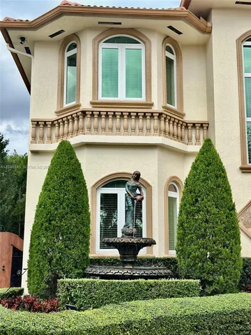 $2,195,000 | 7851 Northwest 166th Terrace, Miami Lakes, FL 33016