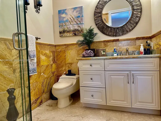 $2,195,000 | 7851 Northwest 166th Terrace, Miami Lakes, FL 33016