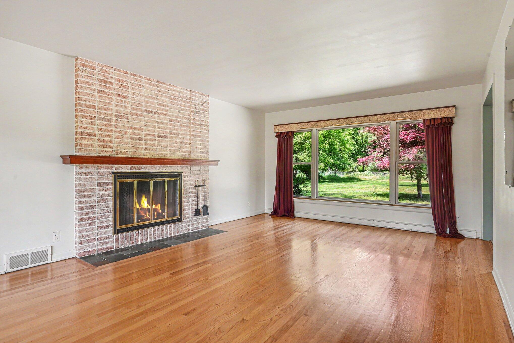 2556 Angling Road Kalamazoo, MI 49008 - Photo 4 of 26 004_file_3174