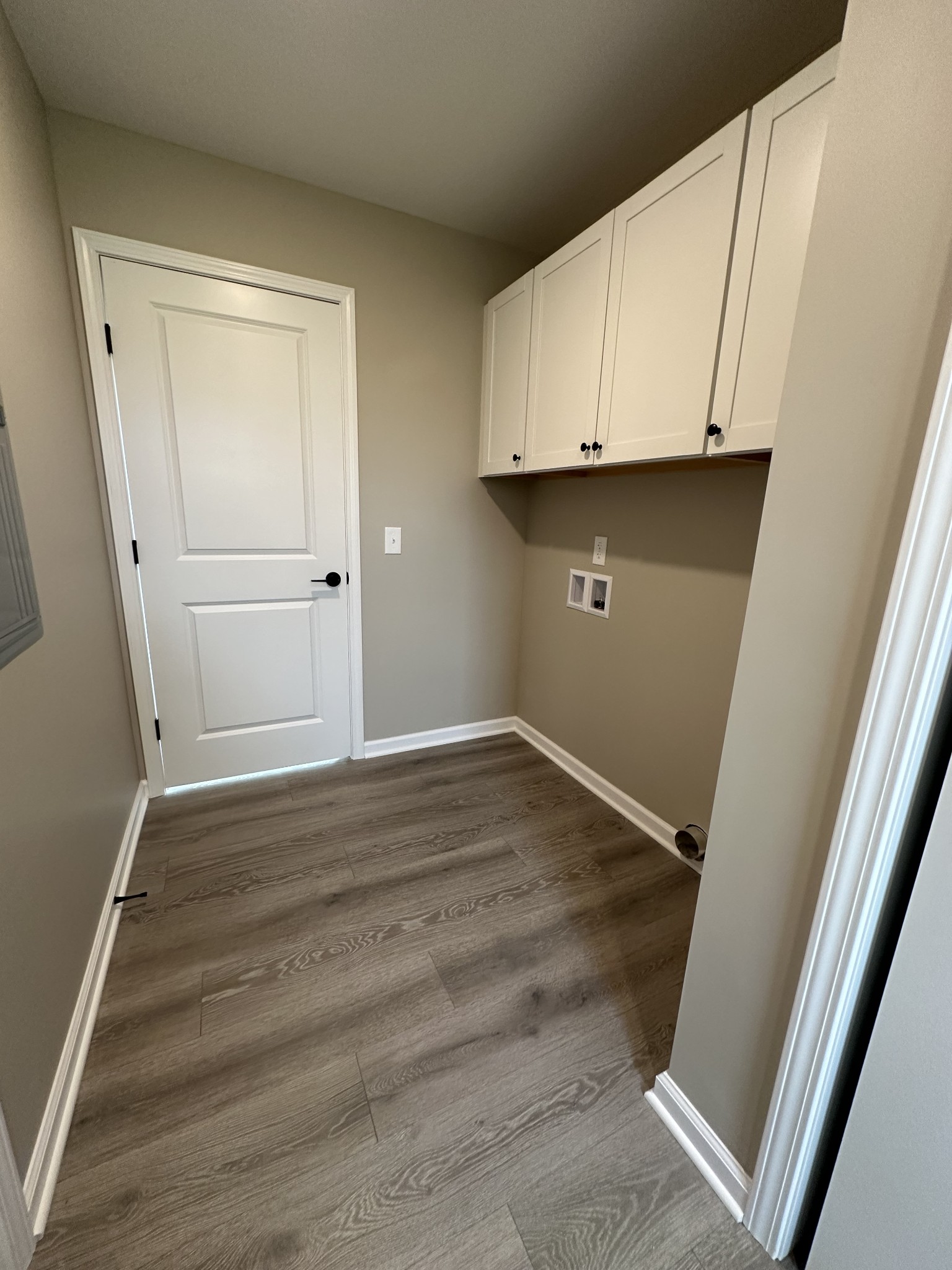 185 Rigling Road Loretto, TN 38469 - Photo 13 of 24 a view of a room with wooden floor and white wall