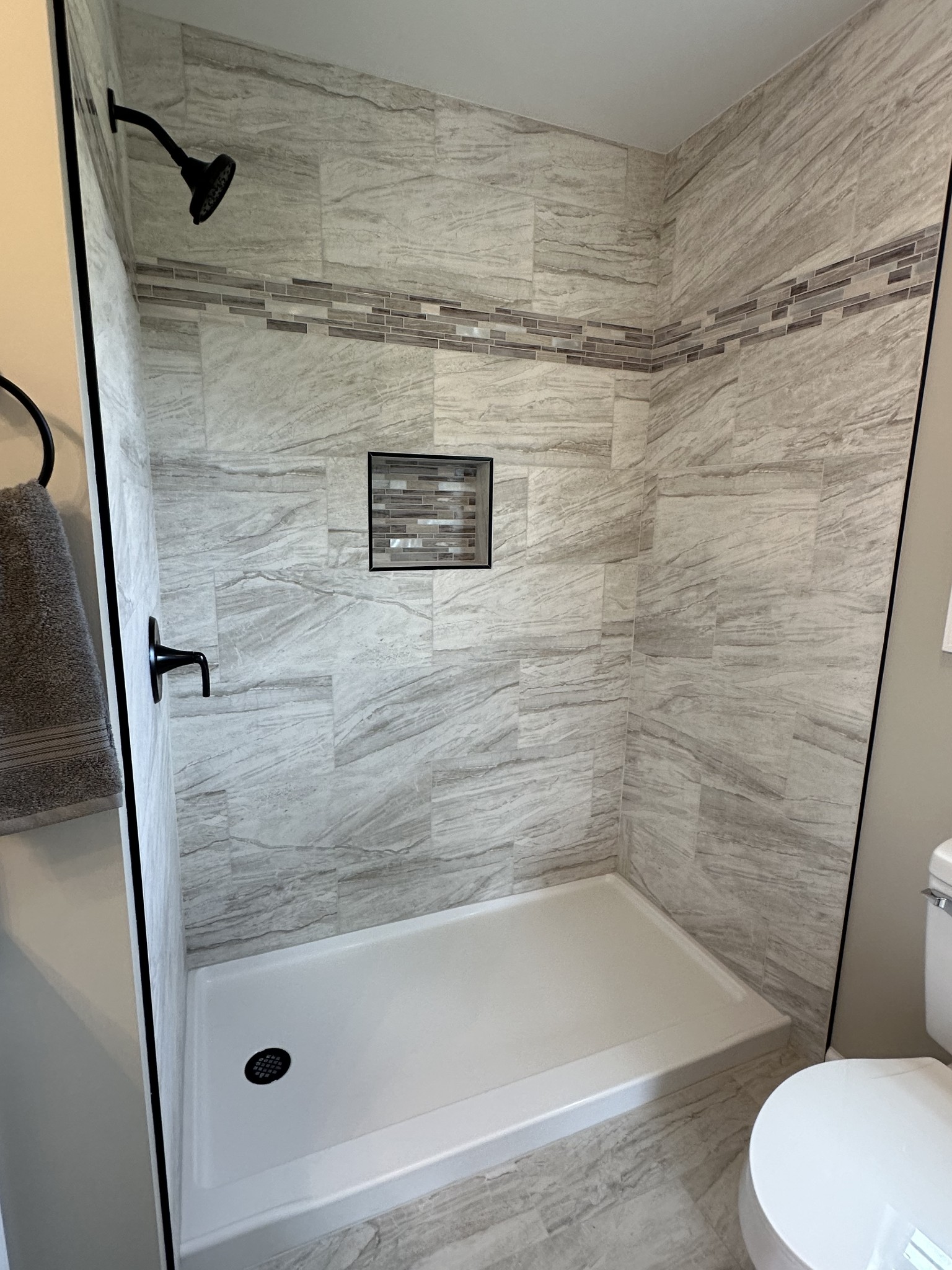 185 Rigling Road Loretto, TN 38469 - Photo 22 of 24 a bathroom with a bathtub and a shower