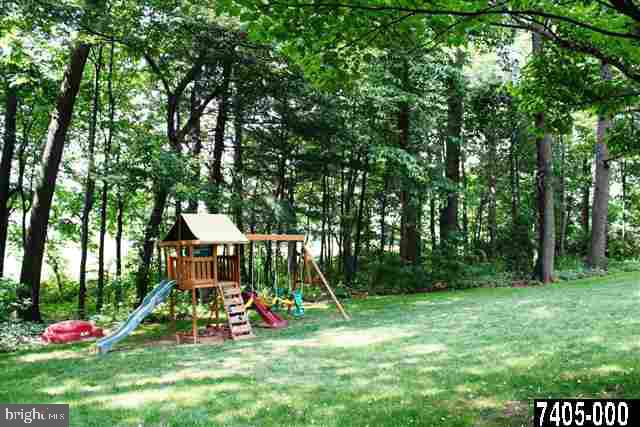 13186 Frank Road New Freedom, PA 17349 - Photo 10 of 25 Gallery Image 10
