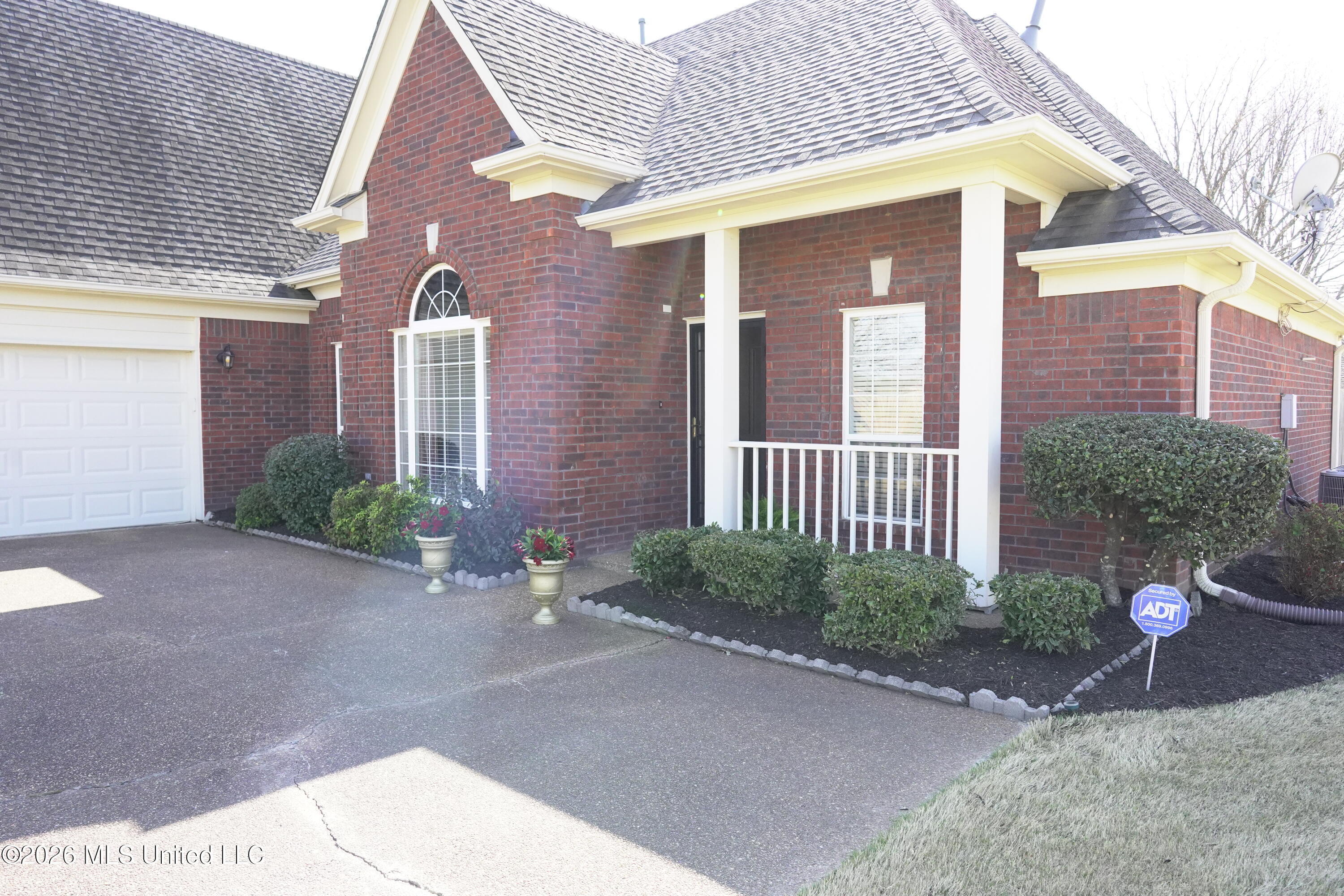 8493 Cross Over Road Southaven, MS 38672 - Photo 4 of 46 _DSC2921