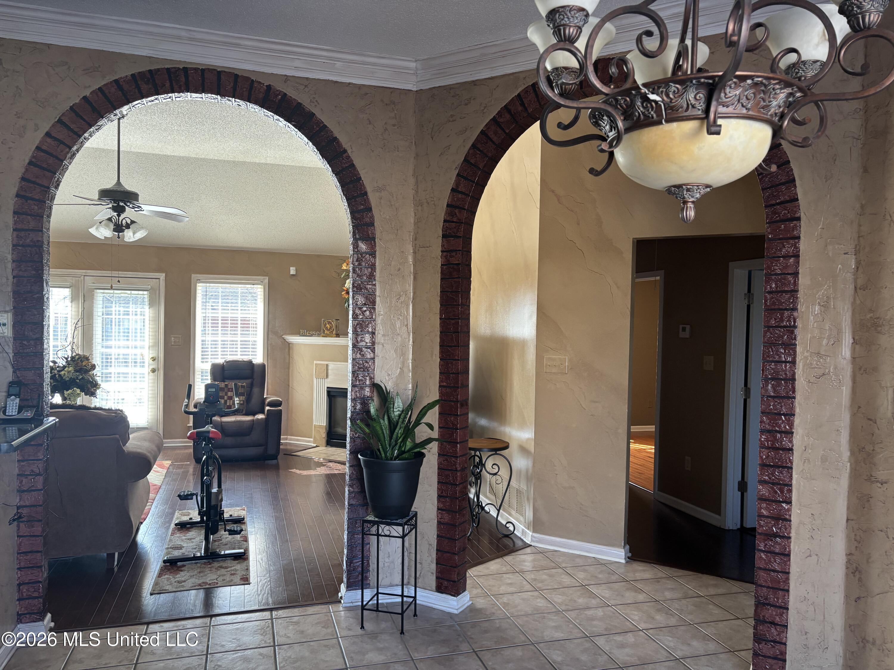 8493 Cross Over Road Southaven, MS 38672 - Photo 6 of 46 IMG_4430(1)