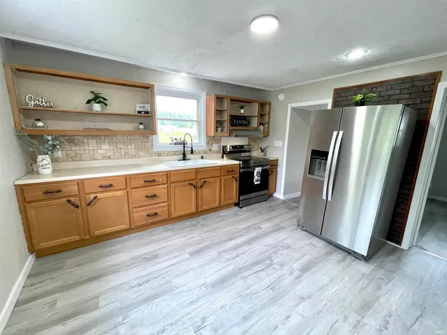 $103,900 | 318 West 10th Street, Bicknell, IN 47512