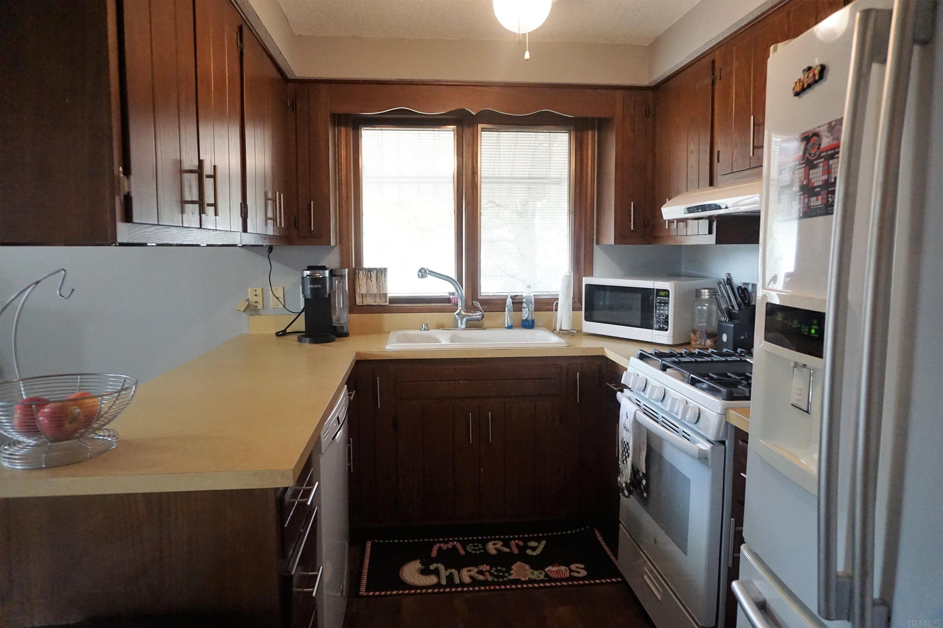 1826 Papermill Crossing Fort Wayne, IN 46825 - Photo 5 of 15 Gallery Image 5