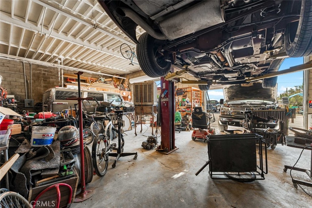 27157 Twenty Mule Team Road Boron, CA 93516 - Photo 12 of 32 a view of a room with gym equipment
