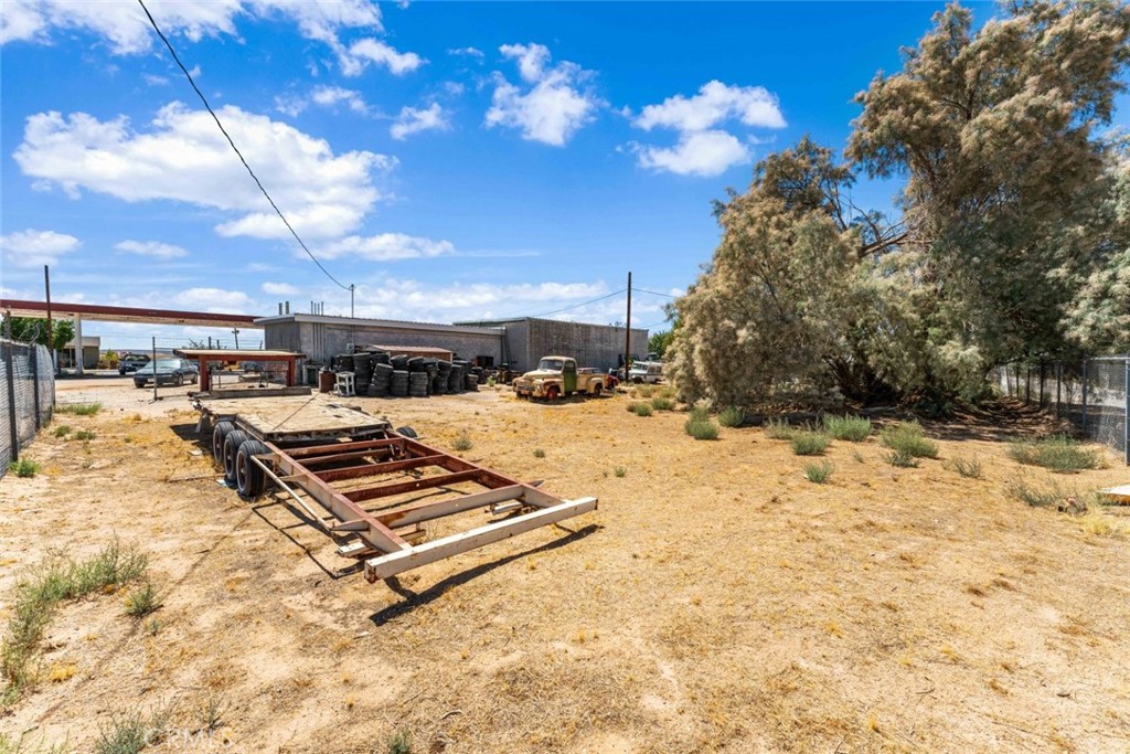 27157 Twenty Mule Team Road Boron, CA 93516 - Photo 23 of 32 a view of a yard with snow on the road
