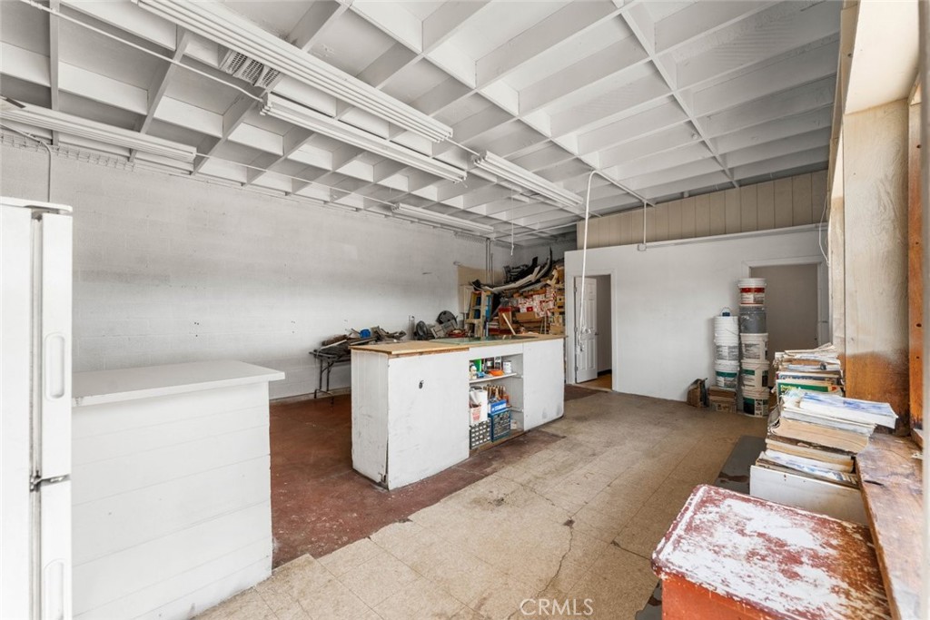 27157 Twenty Mule Team Road Boron, CA 93516 - Photo 4 of 32 a utility room with cabinets