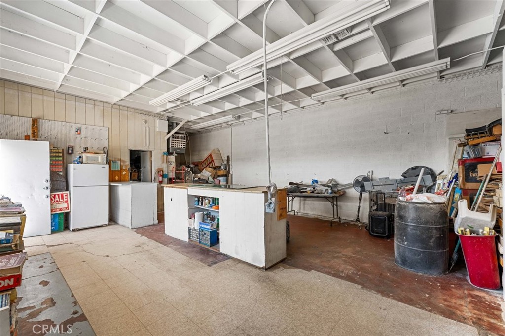 27157 Twenty Mule Team Road Boron, CA 93516 - Photo 5 of 32 a kitchen with refrigerator and cabinets