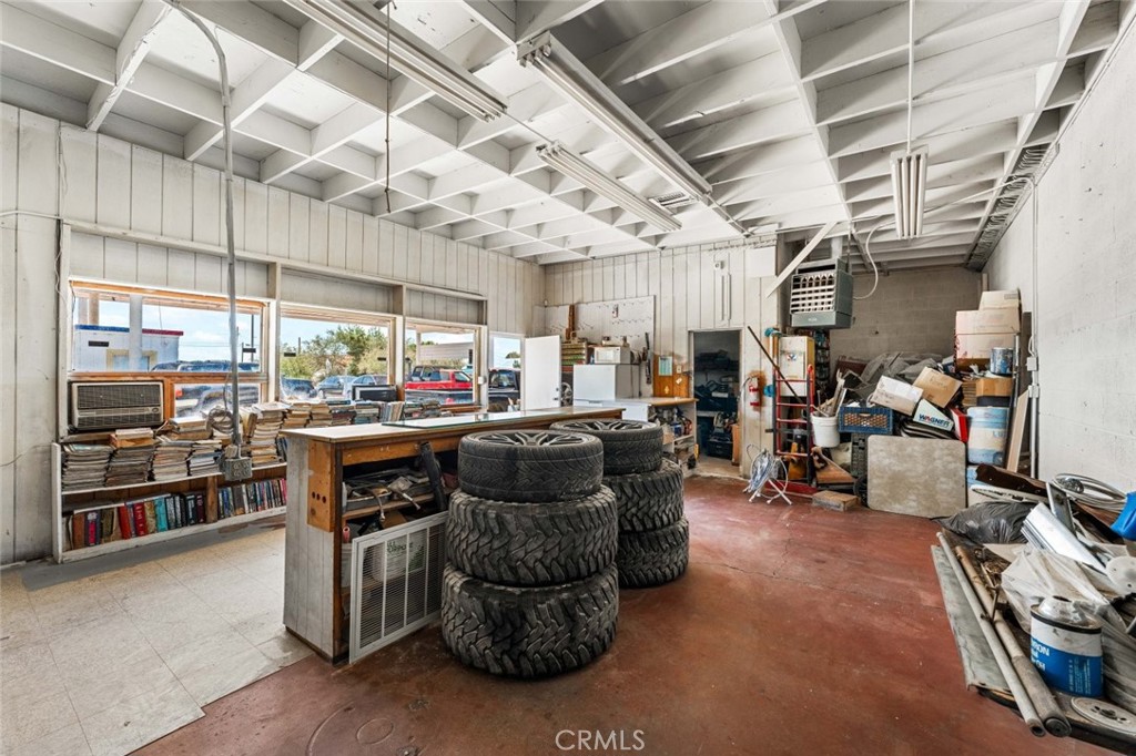27157 Twenty Mule Team Road Boron, CA 93516 - Photo 6 of 32 a living room with furniture and a flat screen tv