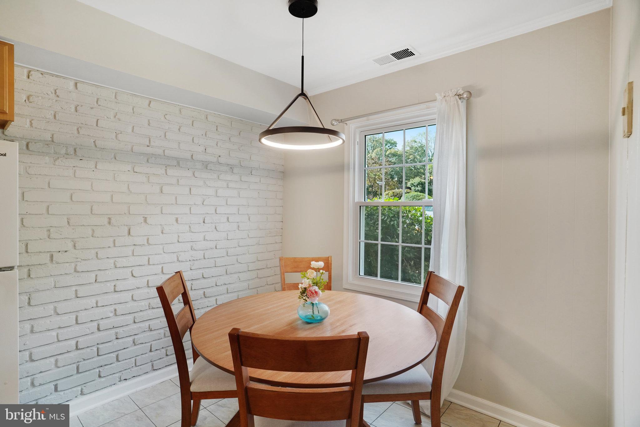 5925 Minutemen Road, Unit 248 Springfield, VA 22152 - Photo 7 of 26 Generous space in eat in kitchen