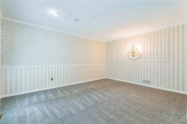 en empty room with windows and ceiling fan