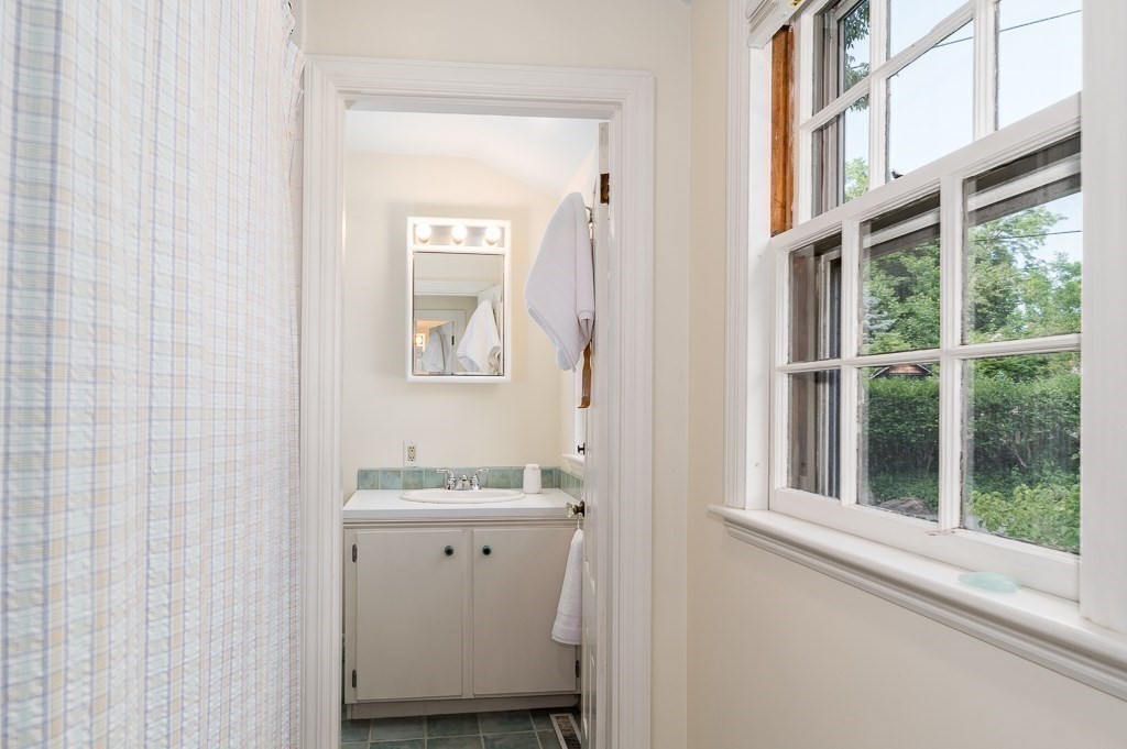 17 Leonard Street Gloucester, MA 01930 - Photo 13 of 23