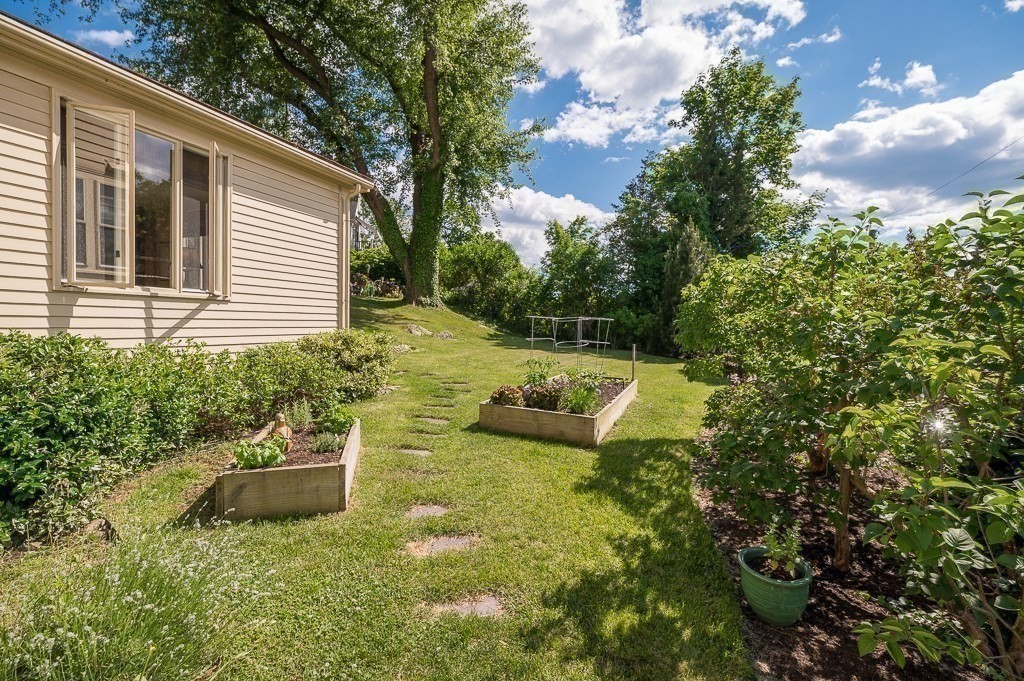 17 Leonard Street Gloucester, MA 01930 - Photo 18 of 23